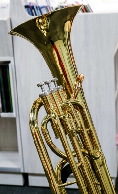 HOLTON COLLEGIATE 3 VALVE SMALL BARITONE HORN 2